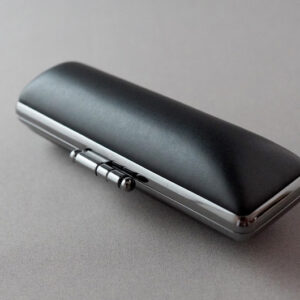 印鑑ケースに黒の革新。鈴印のオールブラックケース、ついに登場
